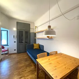 Easy - And Navigli 2*, Milano İtalya